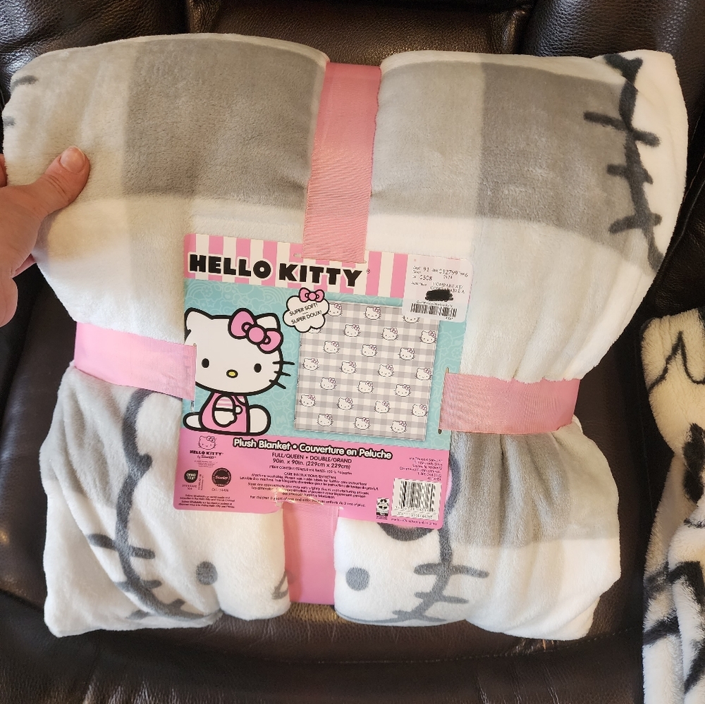 Queen hello kitty throw blanket